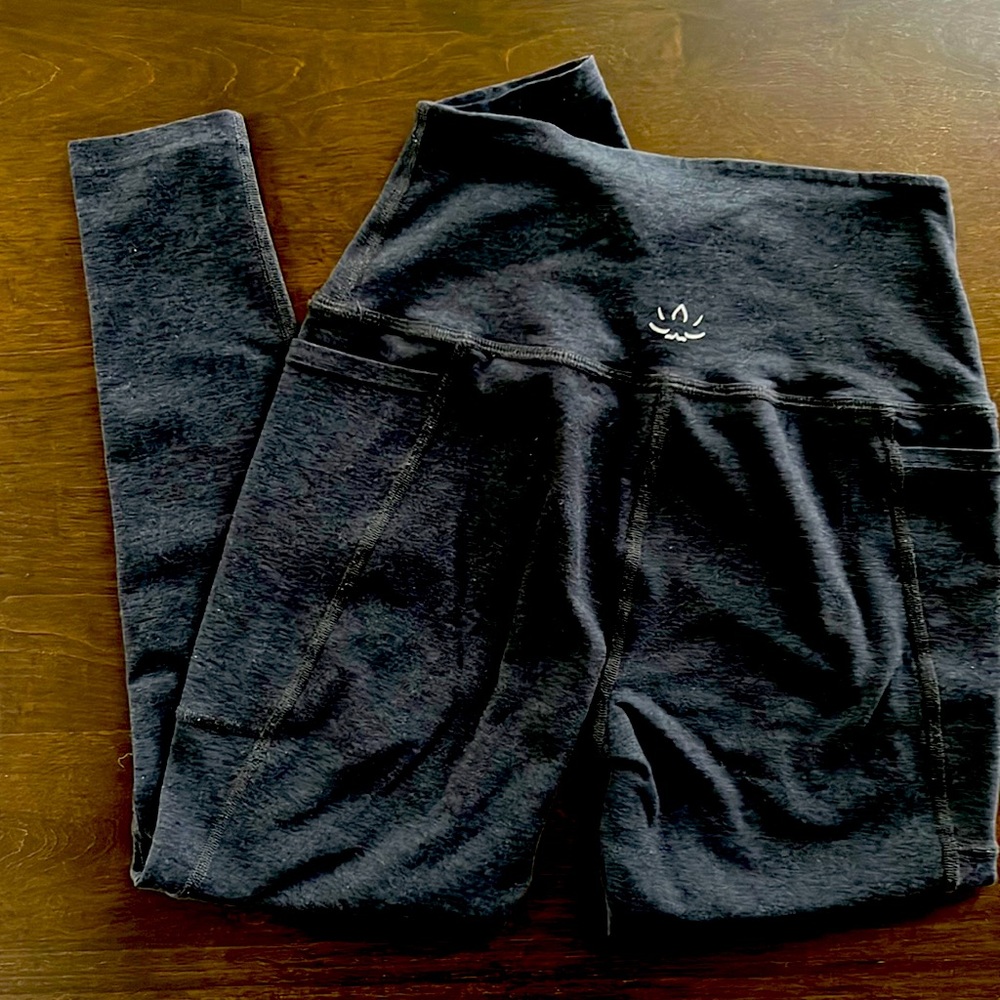 Beyond yoga leggings midnight size medium